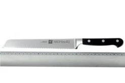Zwilling J.A. Henckels Professional "S" Bread Knife 20 Cm (8") 9 Zwilling J.A. Henckels Professional "S" Bread Knife 20 Cm (8") -Kitchen Knife Store ZW31026 200 04 zwilling professional s 31026 200 broodmes d4